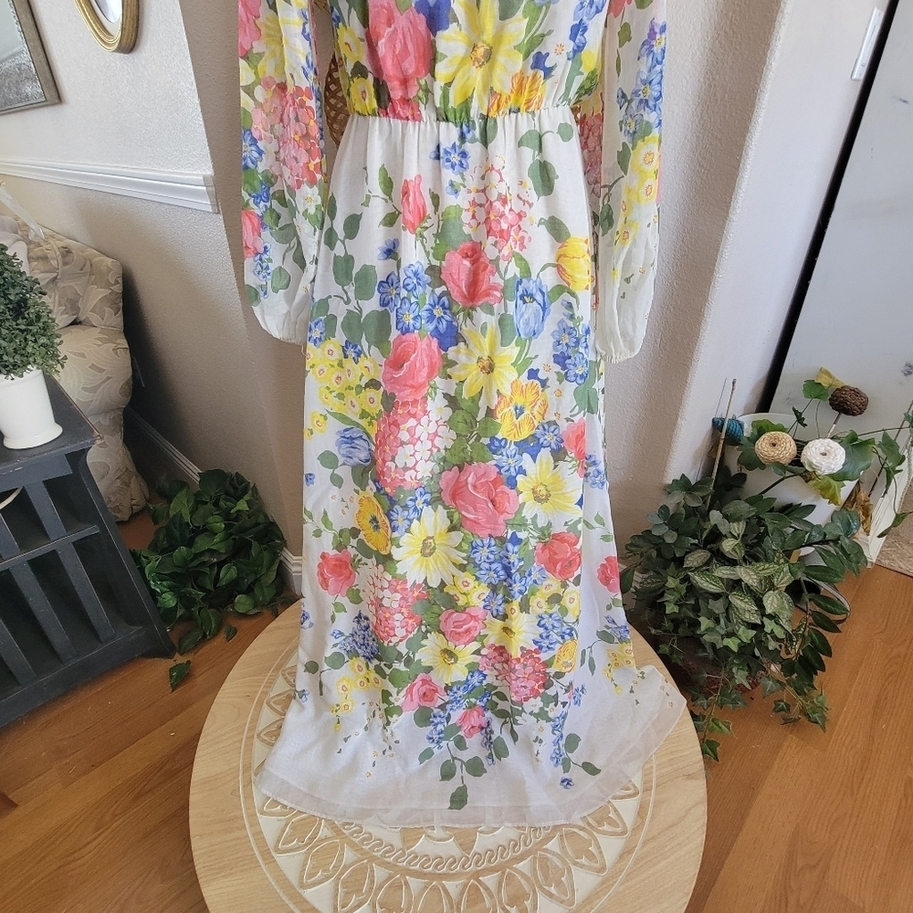 Avalon Classic Vintage Floral Long Sleeve Maxi Dress - Picture 11 of 16